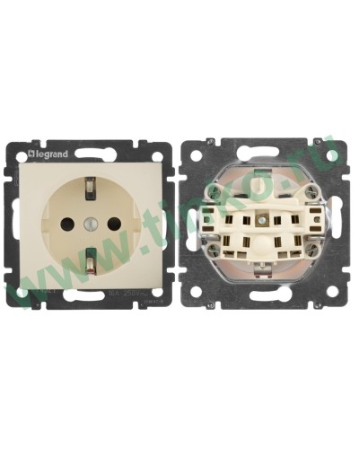 Розетка Valena 2К+3 с защитными шторками, на винтах 16А 250В, слоновая кость (774321). Розетка. LegranD в Альметьевске